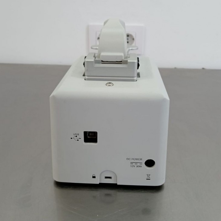 thermo-scientific-nanodrop-2000.jpg