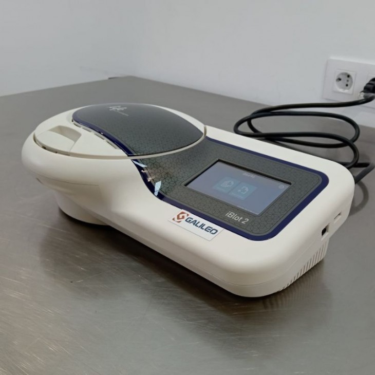 life-technologies-iblot-2-dry-blotting-system.jpg